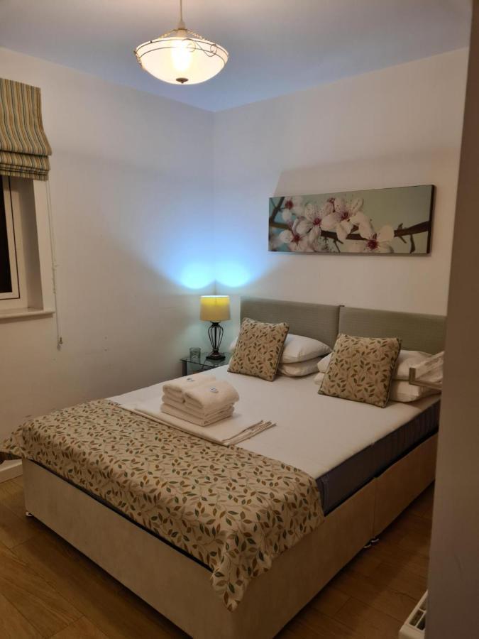 Apartamento The Park - Holyrood Road With Free Parking Edimburgo Exterior foto