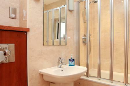 Apartamento The Park - Holyrood Road With Free Parking Edimburgo Exterior foto
