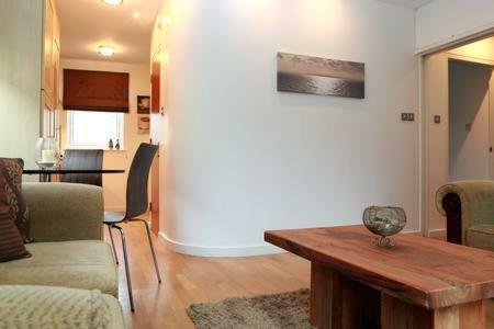 Apartamento The Park - Holyrood Road With Free Parking Edimburgo Exterior foto